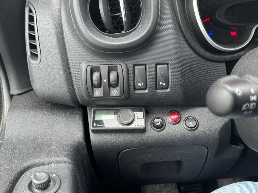 Renault Trafic 2021 Valkoinen