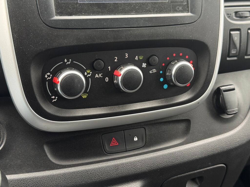 Renault Trafic 2021 Valkoinen