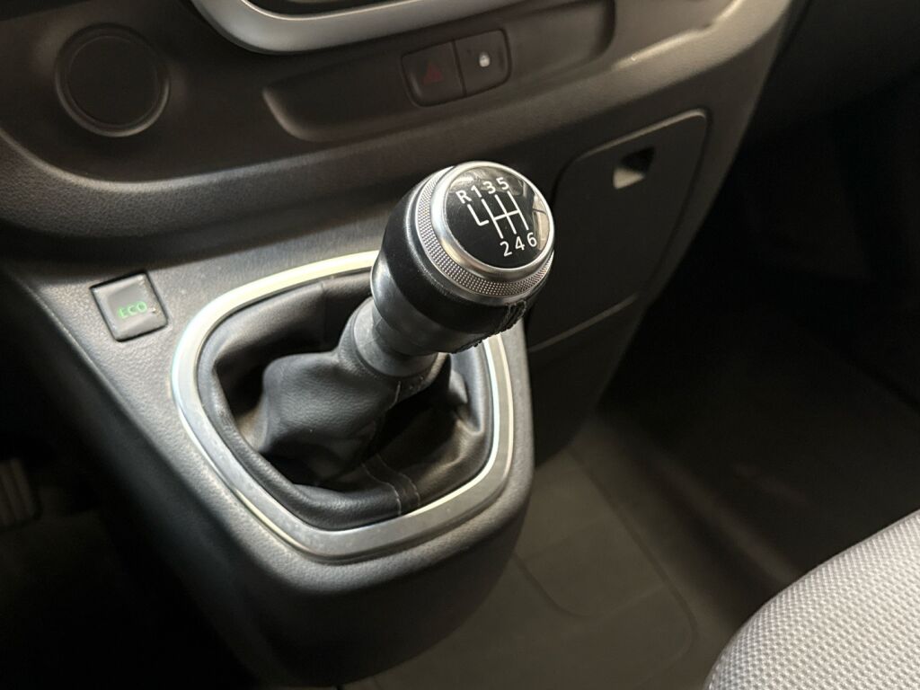 Renault Trafic 2021 Valkoinen