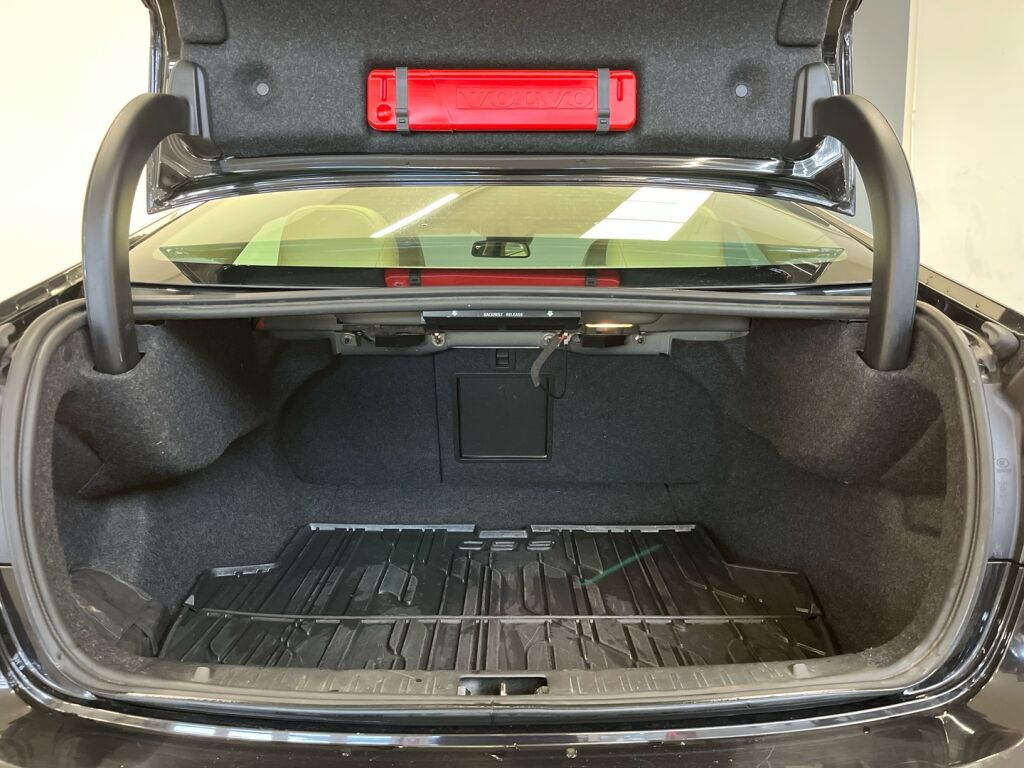 Volvo S60 2011 Musta