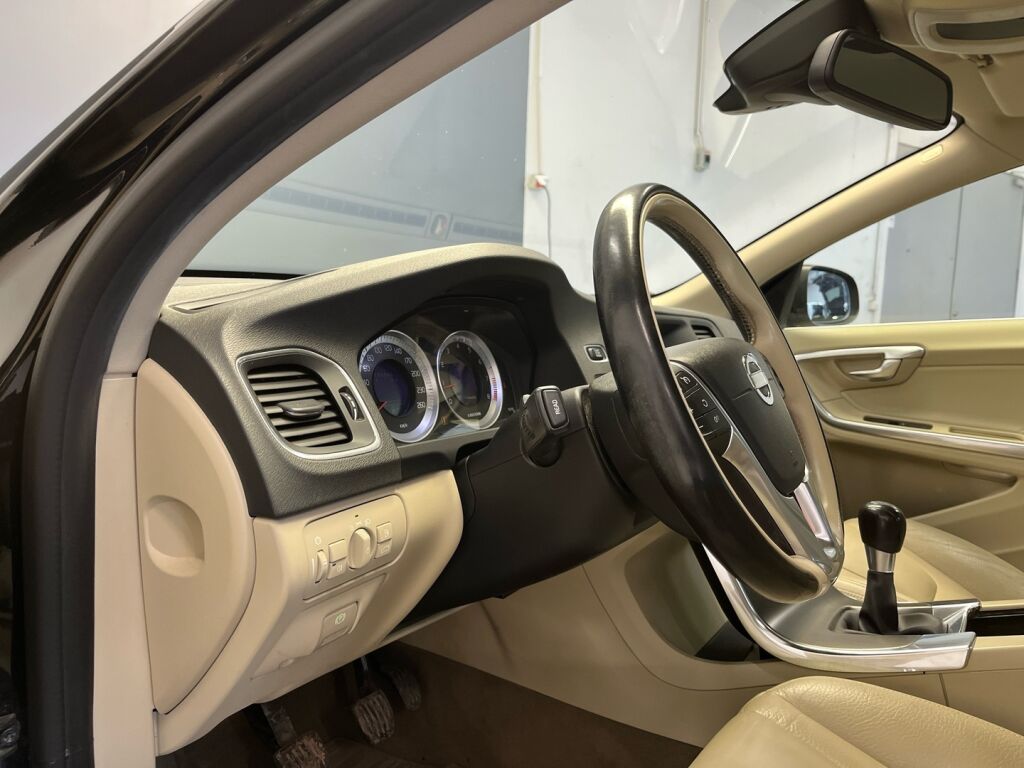 Volvo S60 2011 Musta