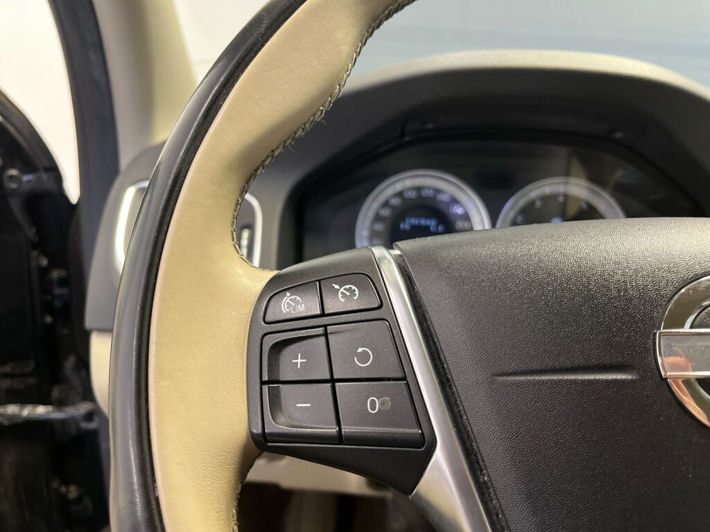 Volvo S60 2011 Musta