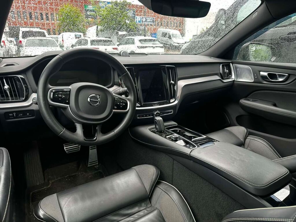 Volvo V60 2022 Harmaa