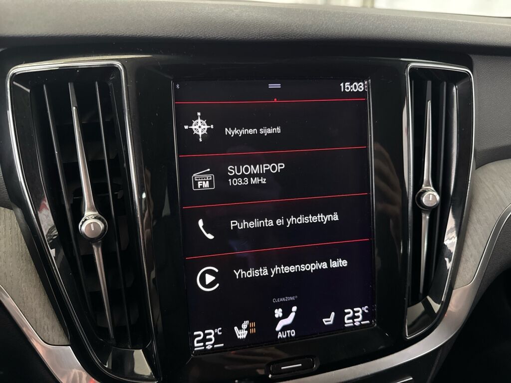 Volvo V60 2022 Musta