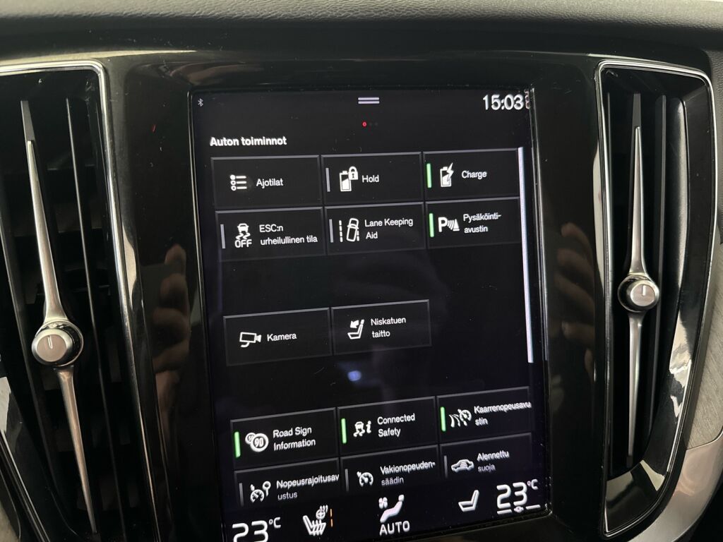 Volvo V60 2022 Musta