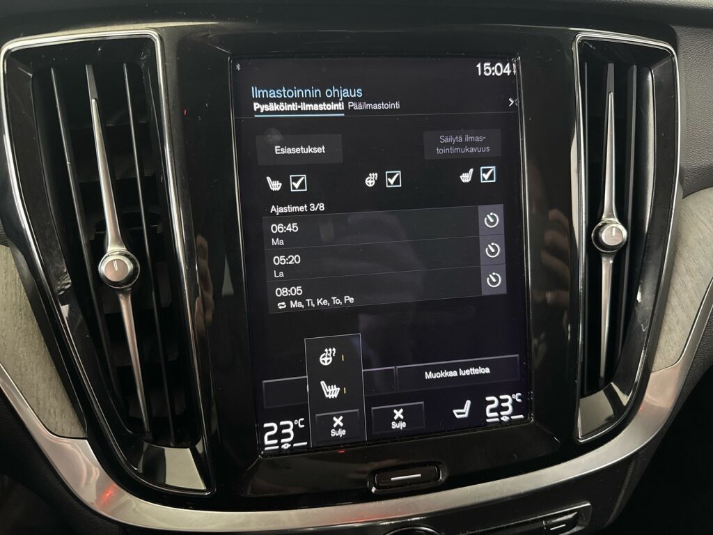 Volvo V60 2022 Musta