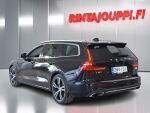 Volvo V60 2022 Musta