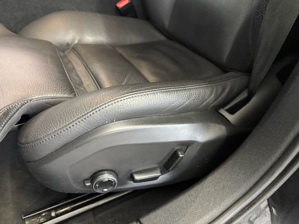 Volvo V60 2022 Musta