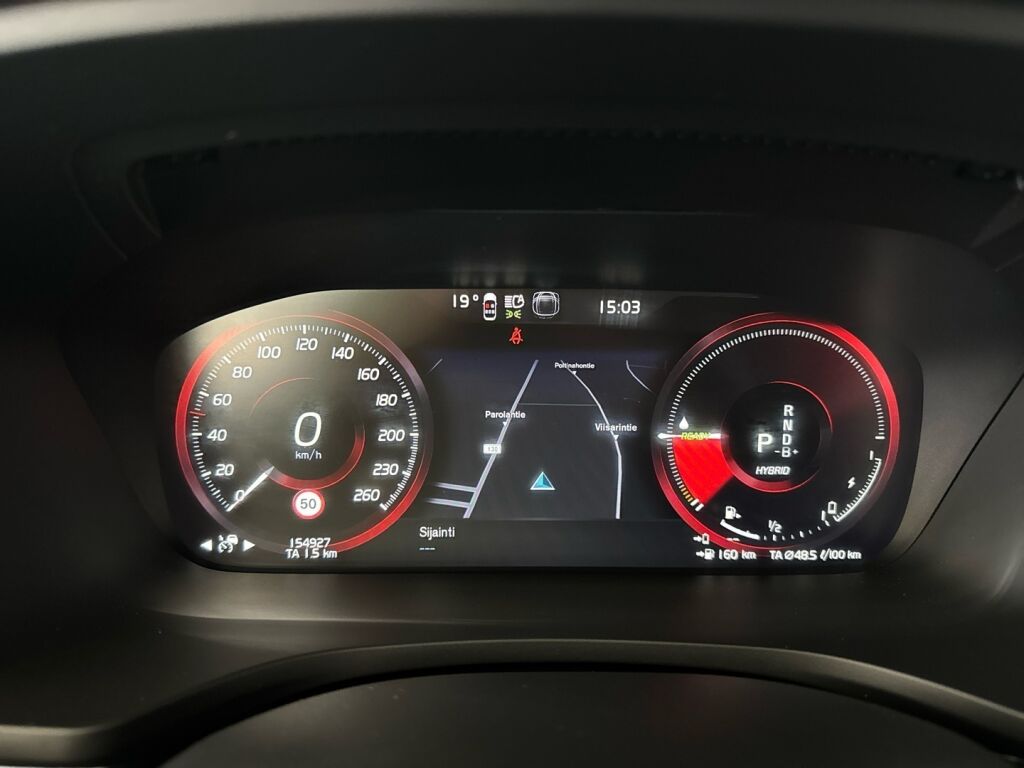 Volvo V60 2022 Musta