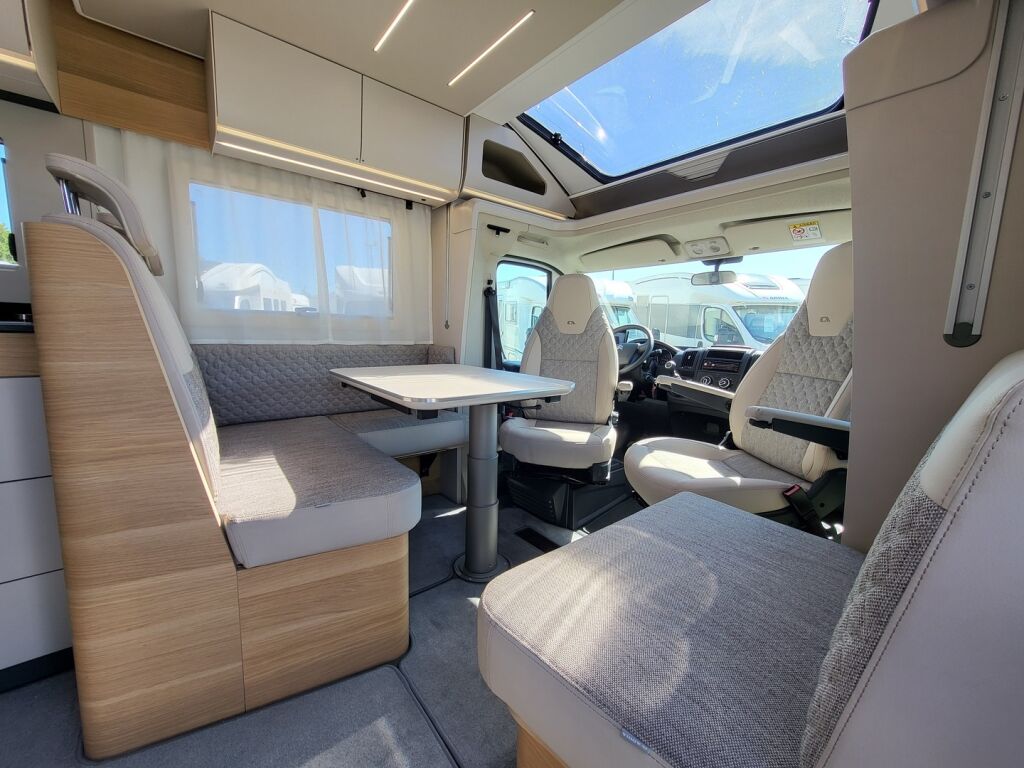 Adria Matrix Axess 670 SL 2023 Valkoinen