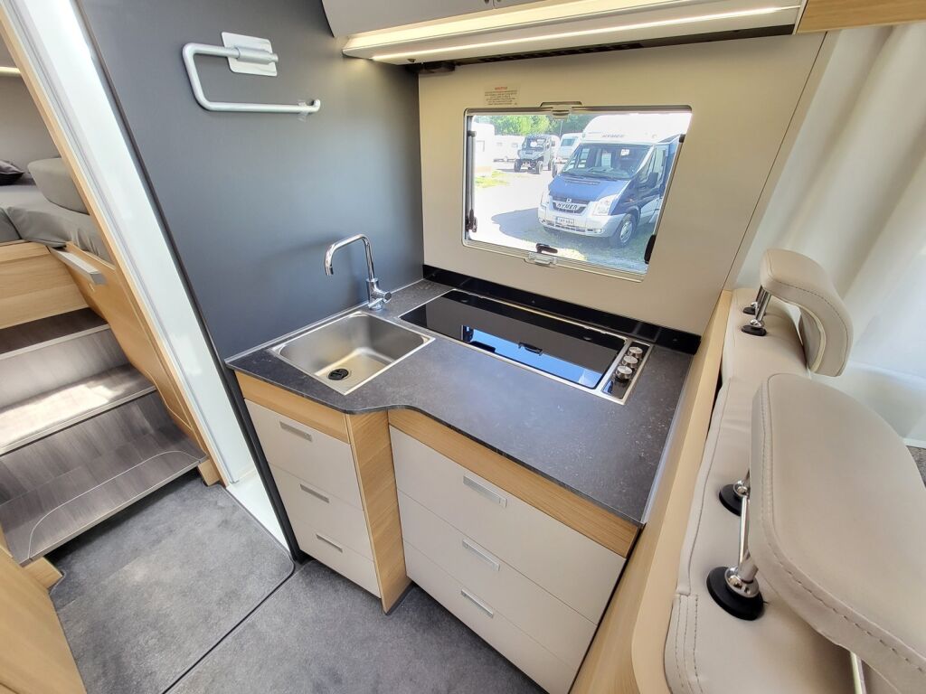 Adria Matrix Axess 670 SL 2023 Valkoinen