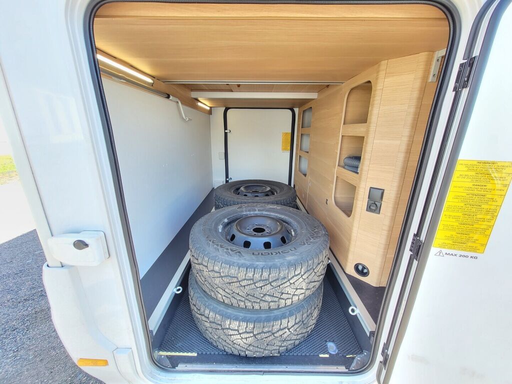 Adria Matrix Axess 670 SL 2023 Valkoinen