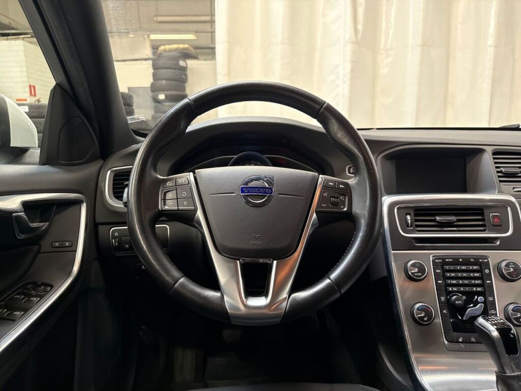 Volvo V60 2018 Valkoinen