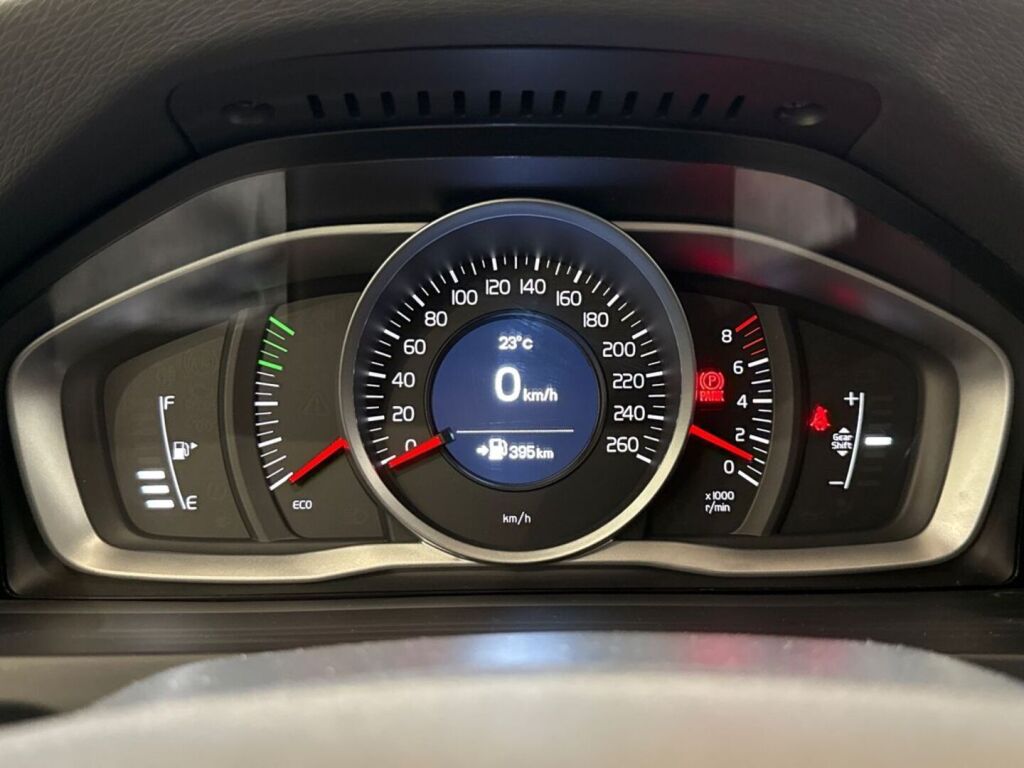 Volvo V60 2018 Valkoinen