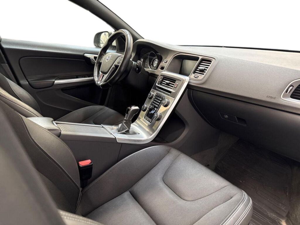 Volvo V60 2018 Valkoinen