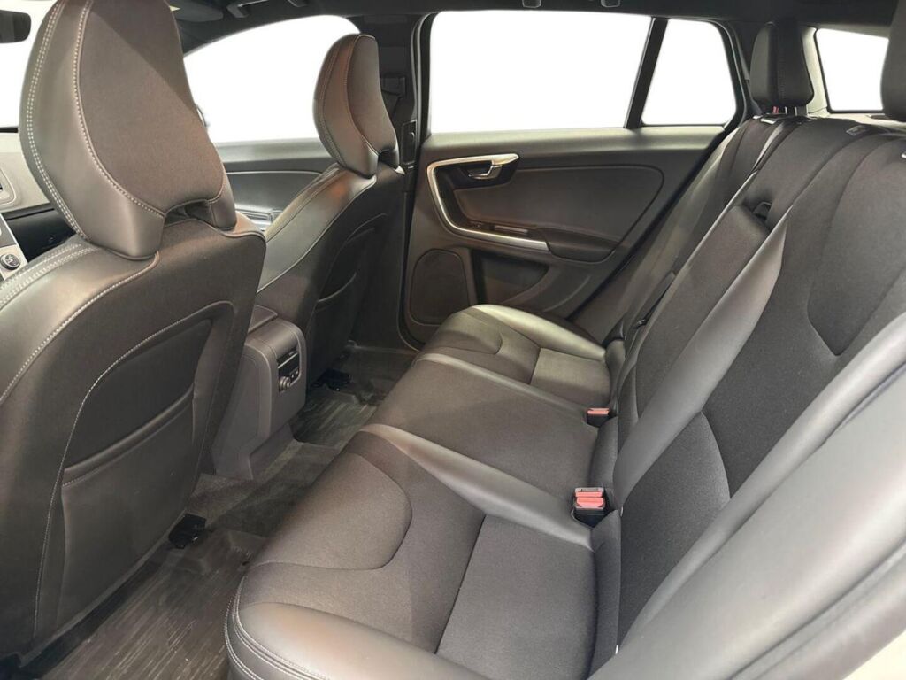 Volvo V60 2018 Valkoinen