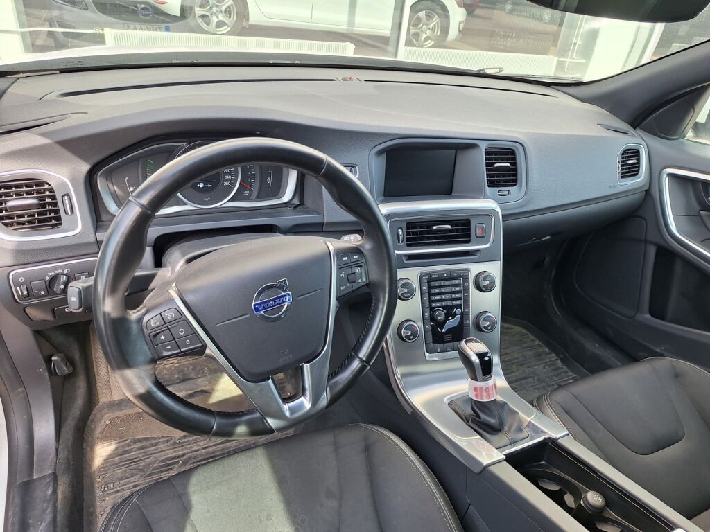 Volvo V60 2018 Valkoinen