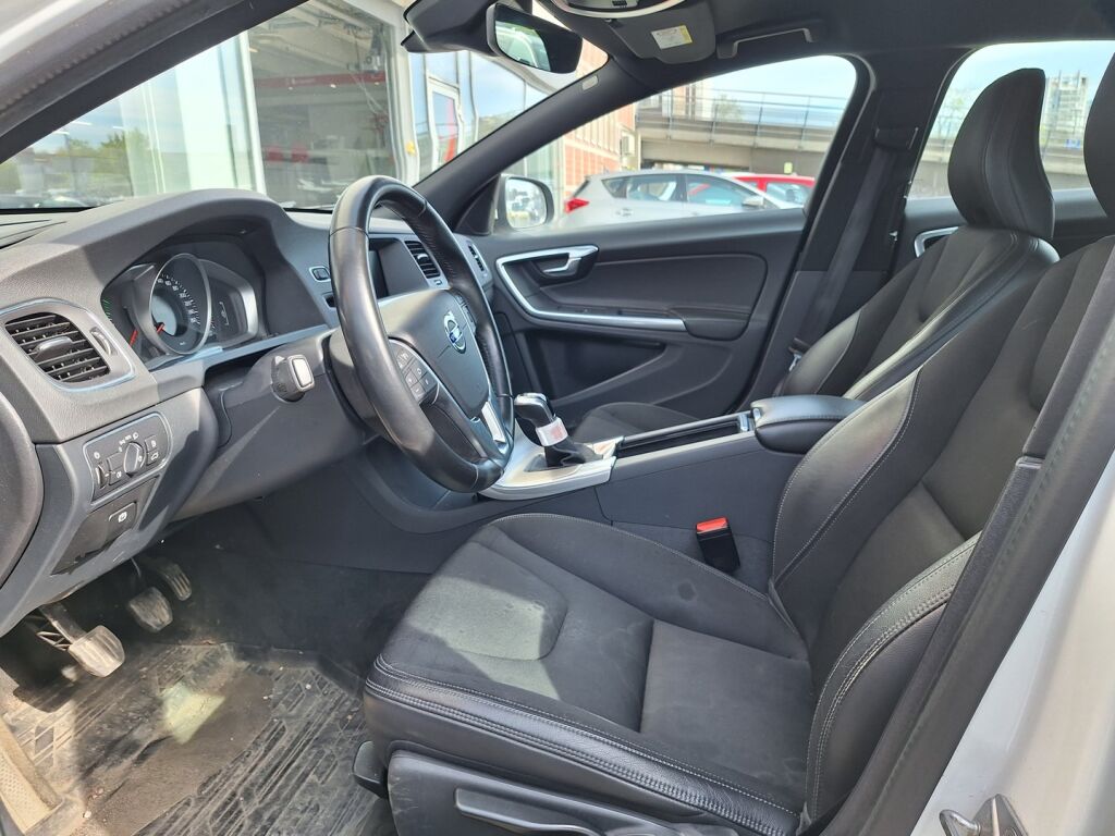 Volvo V60 2018 Valkoinen