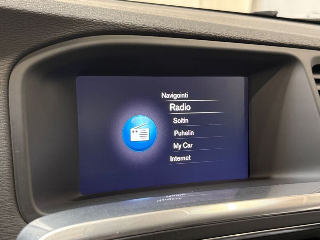 Volvo V60 2018 Valkoinen