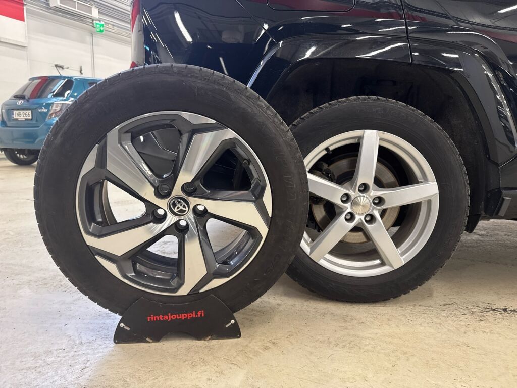 Toyota RAV4 Plug-in 2021 Musta