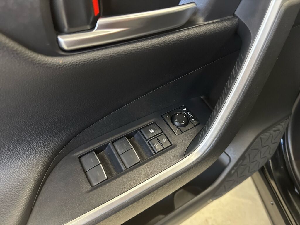 Toyota RAV4 Plug-in 2021 Musta