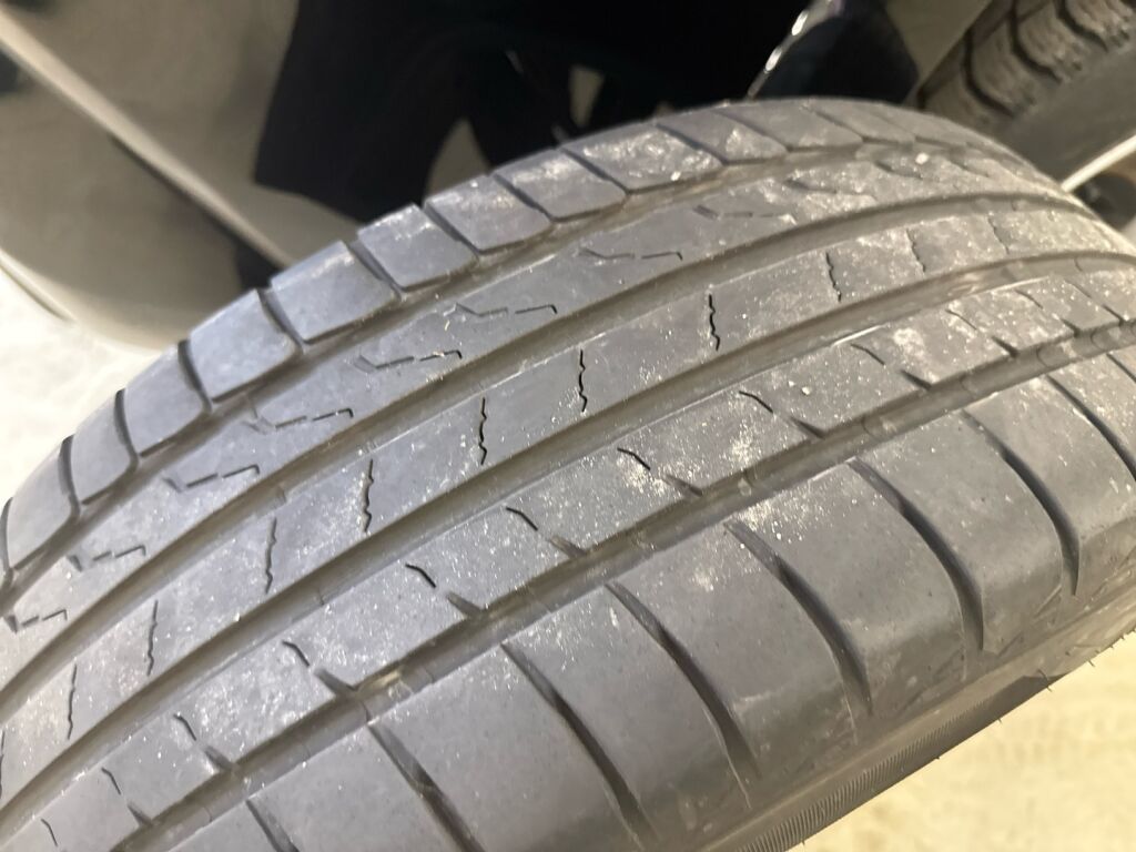 Toyota RAV4 Plug-in 2021 Musta