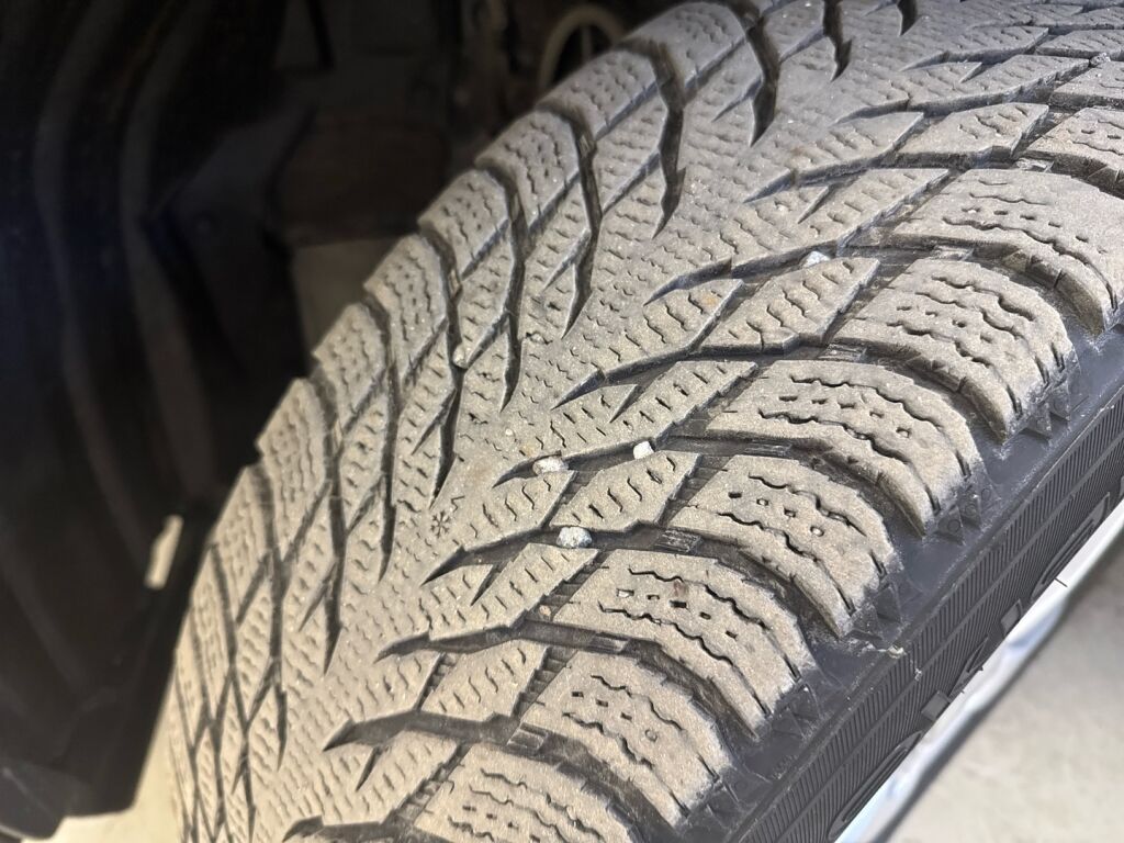 Toyota RAV4 Plug-in 2021 Musta