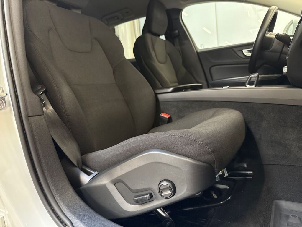 Volvo V60 Cross Country 2022 Valkoinen