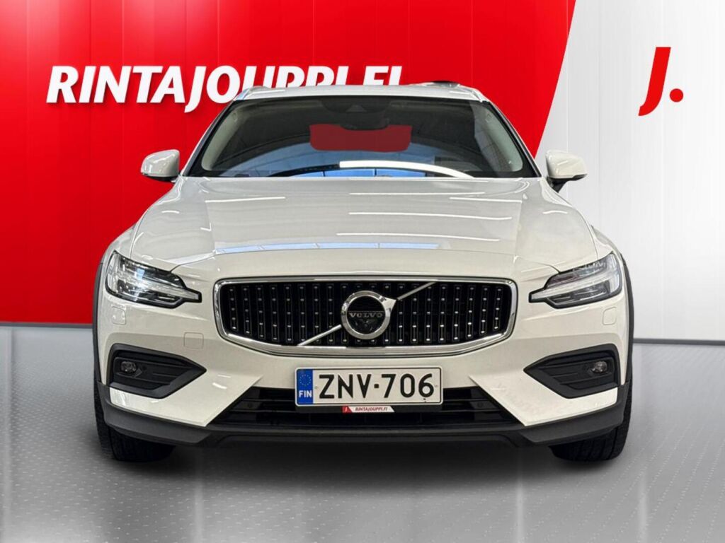 Volvo V60 Cross Country 2022 Valkoinen
