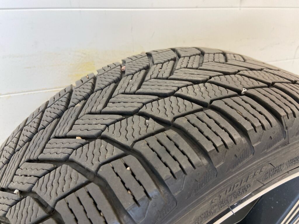 Volvo S60 2022 Musta