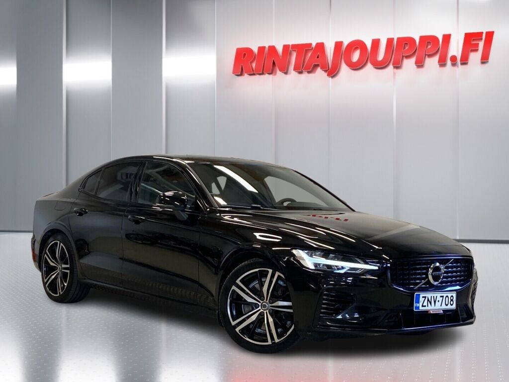 Volvo S60 2022 Musta