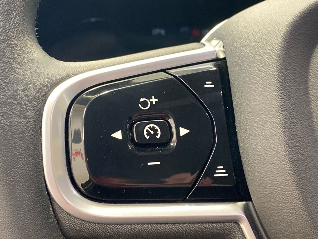 Volvo S60 2022 Musta