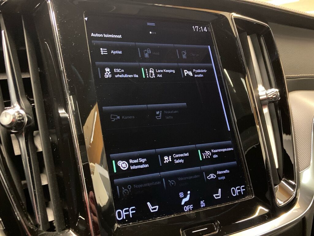 Volvo S60 2022 Musta