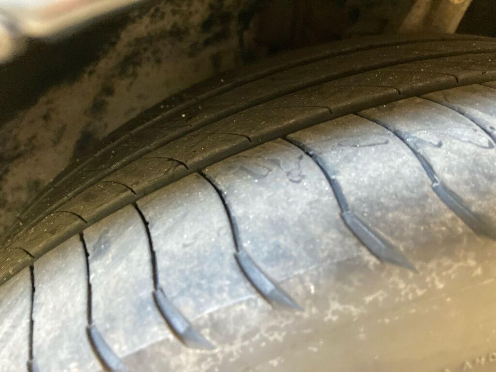 Volvo S60 2022 Musta