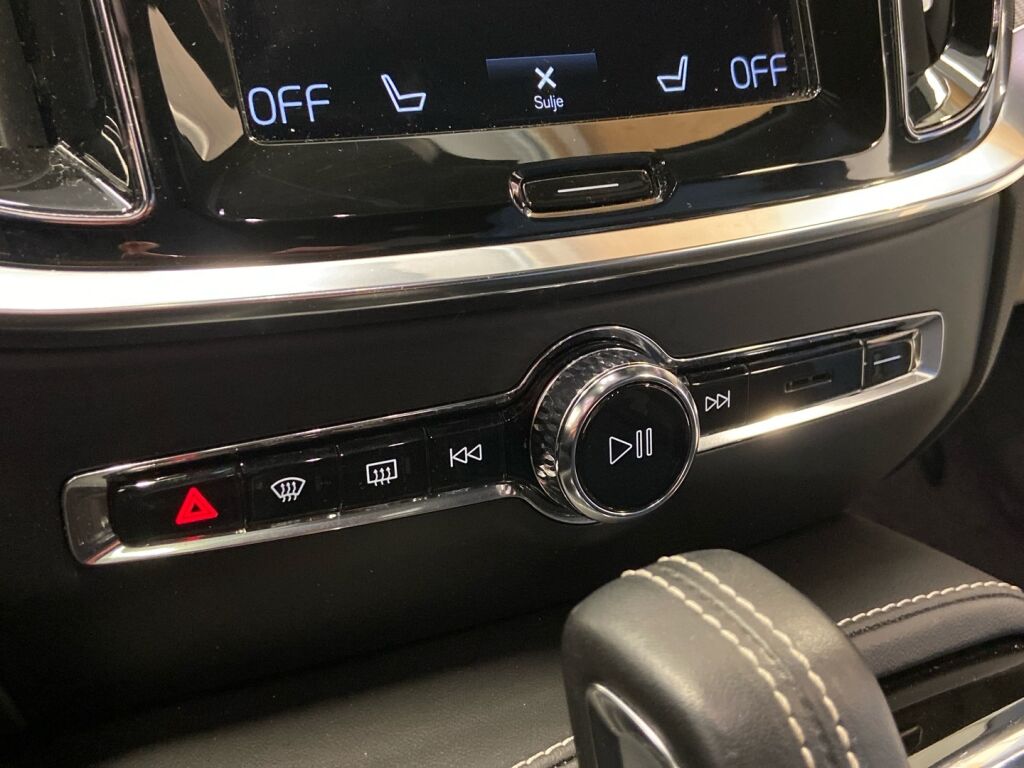 Volvo S60 2022 Musta