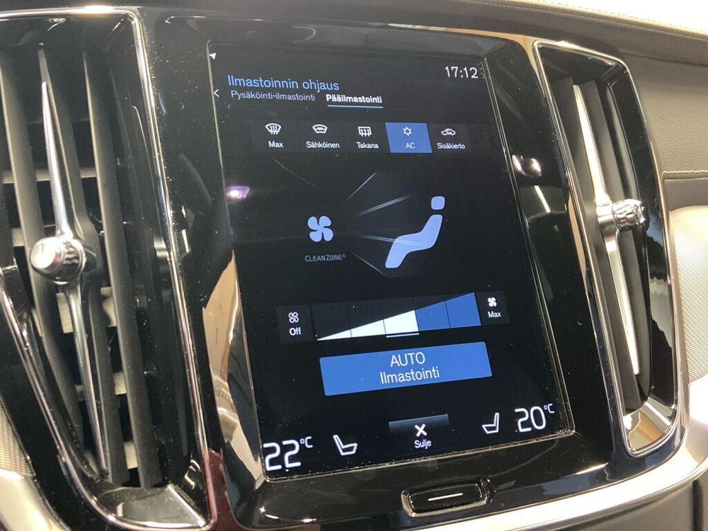 Volvo S60 2022 Musta