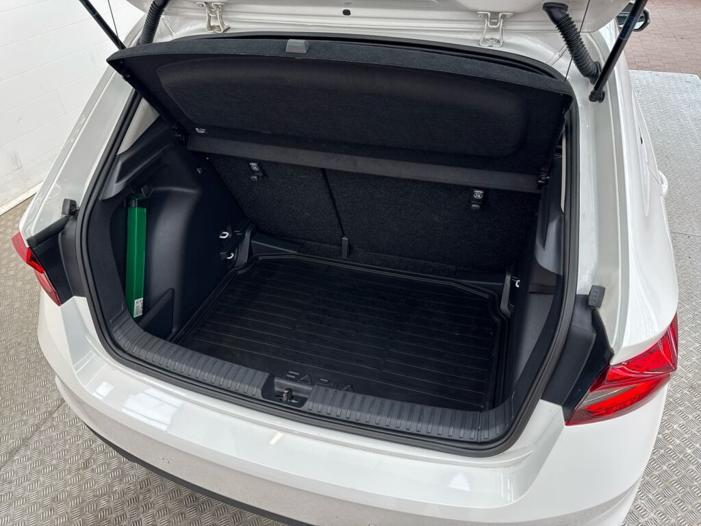 Skoda Fabia 2022 Valkoinen