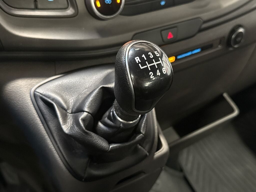 Ford Transit 2020 Valkoinen