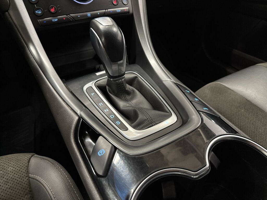 Ford Mondeo 2017 Musta