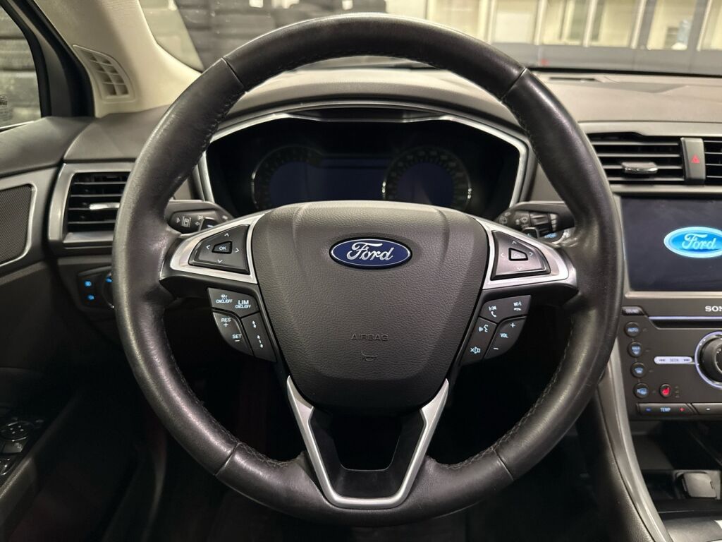 Ford Mondeo 2017 Musta