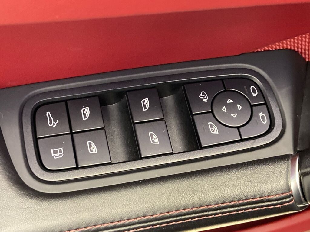 Porsche Cayenne 2022 Musta