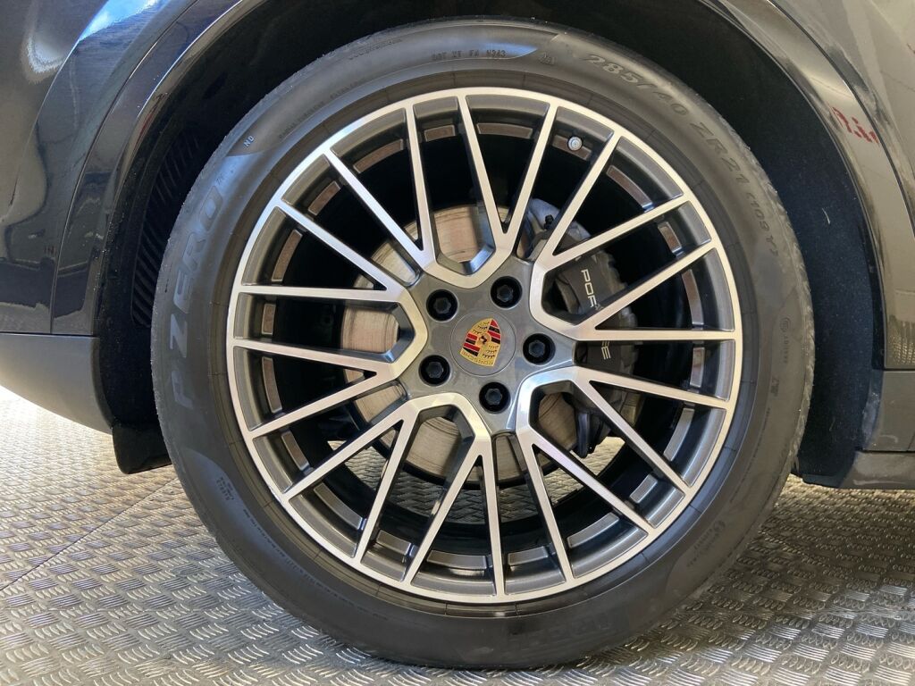 Porsche Cayenne 2022 Musta