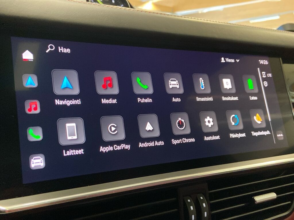 Porsche Cayenne 2022 Musta