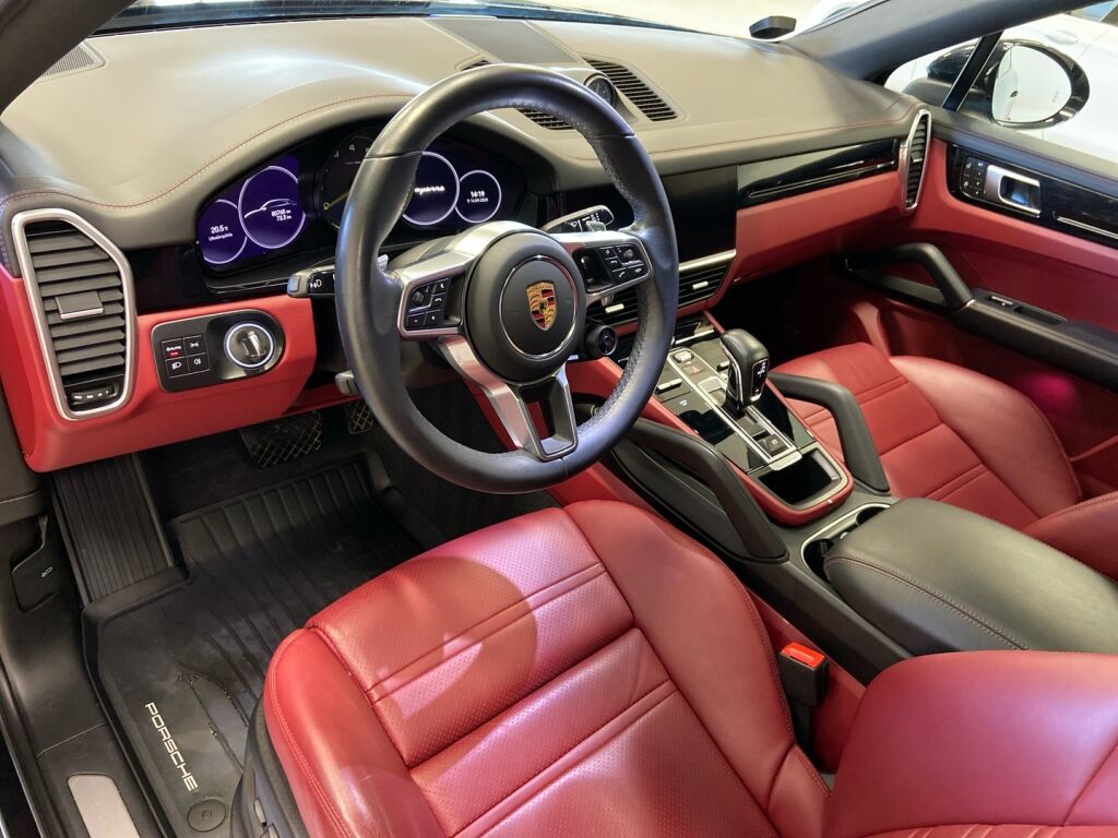 Porsche Cayenne 2022 Musta