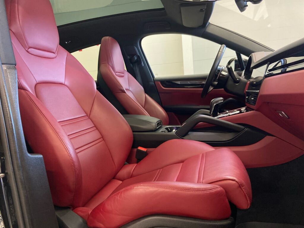 Porsche Cayenne 2022 Musta