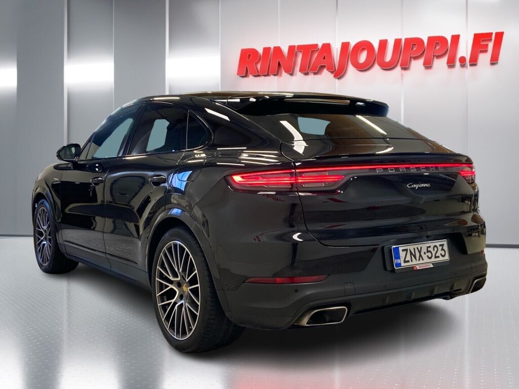 Porsche Cayenne 2022 Musta