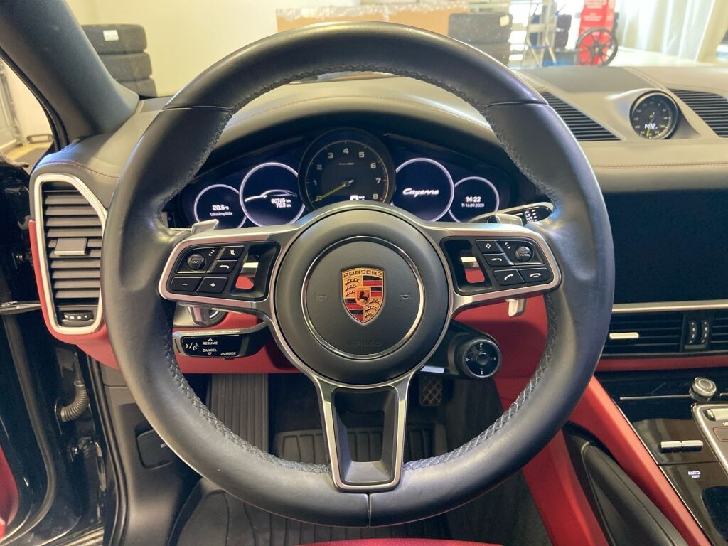 Porsche Cayenne 2022 Musta