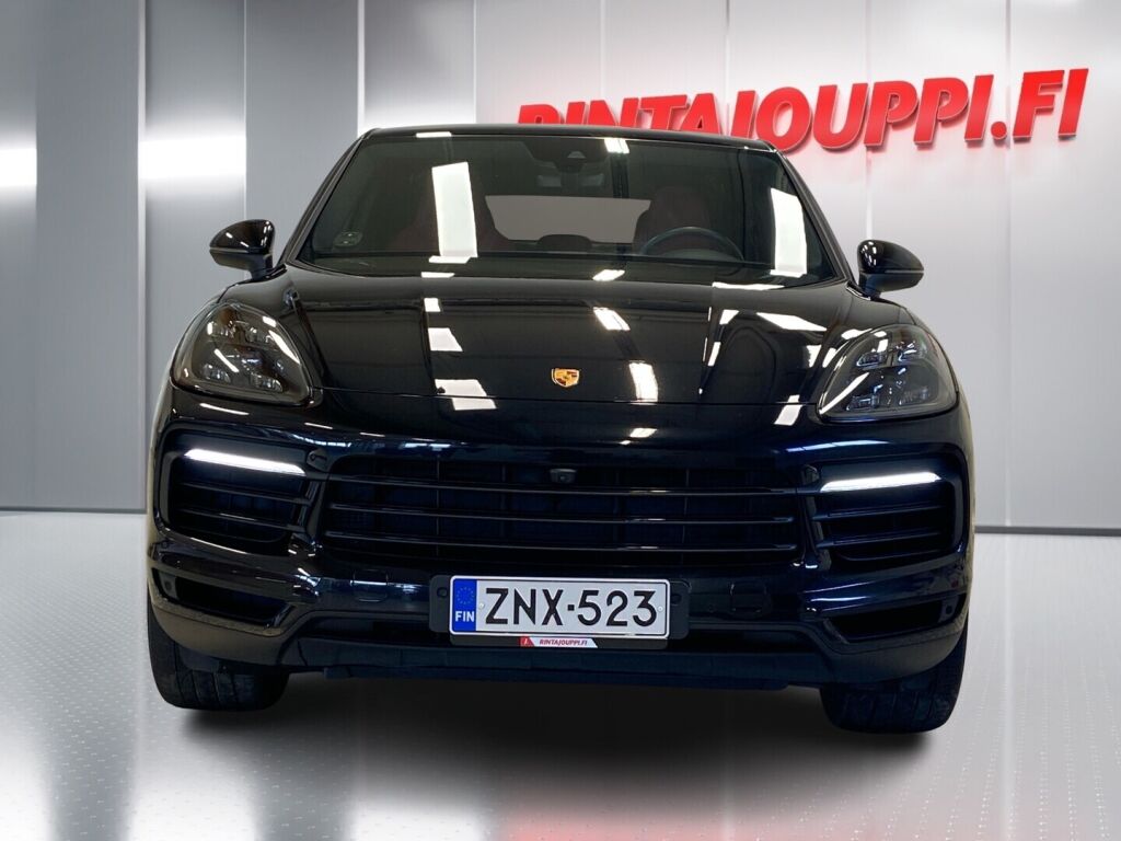 Porsche Cayenne 2022 Musta