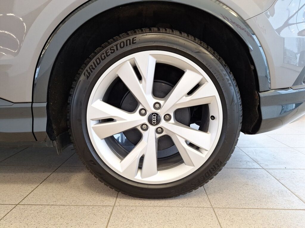 Audi Q4 e-tron 2022 Harmaa