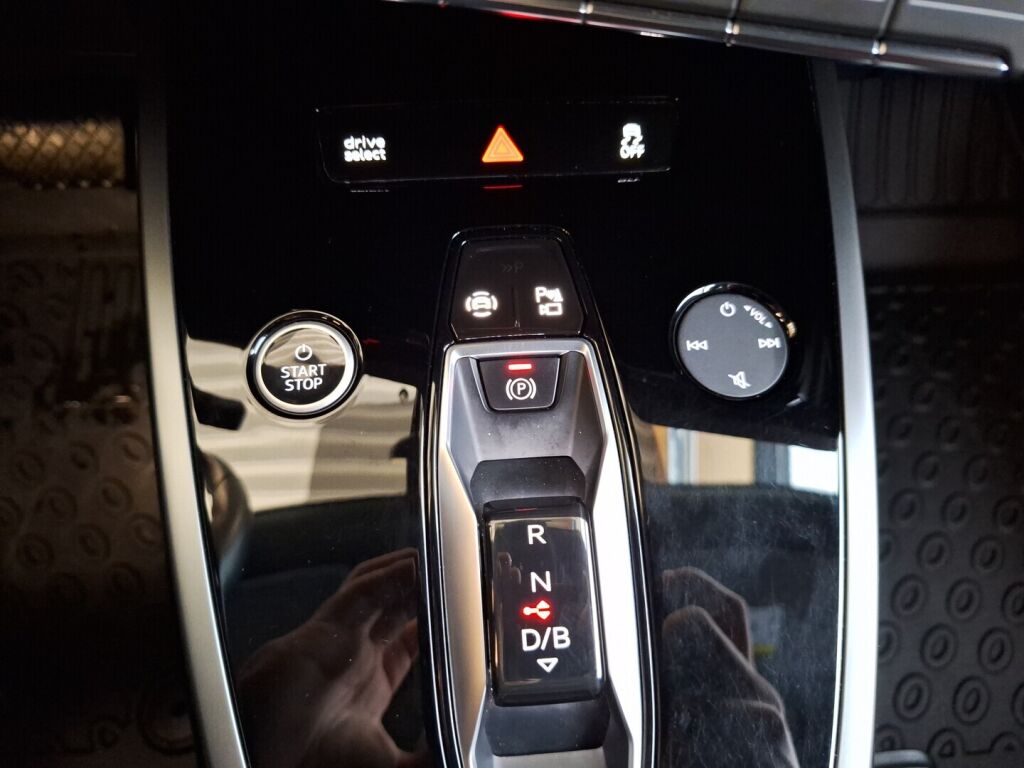 Audi Q4 e-tron 2022 Harmaa